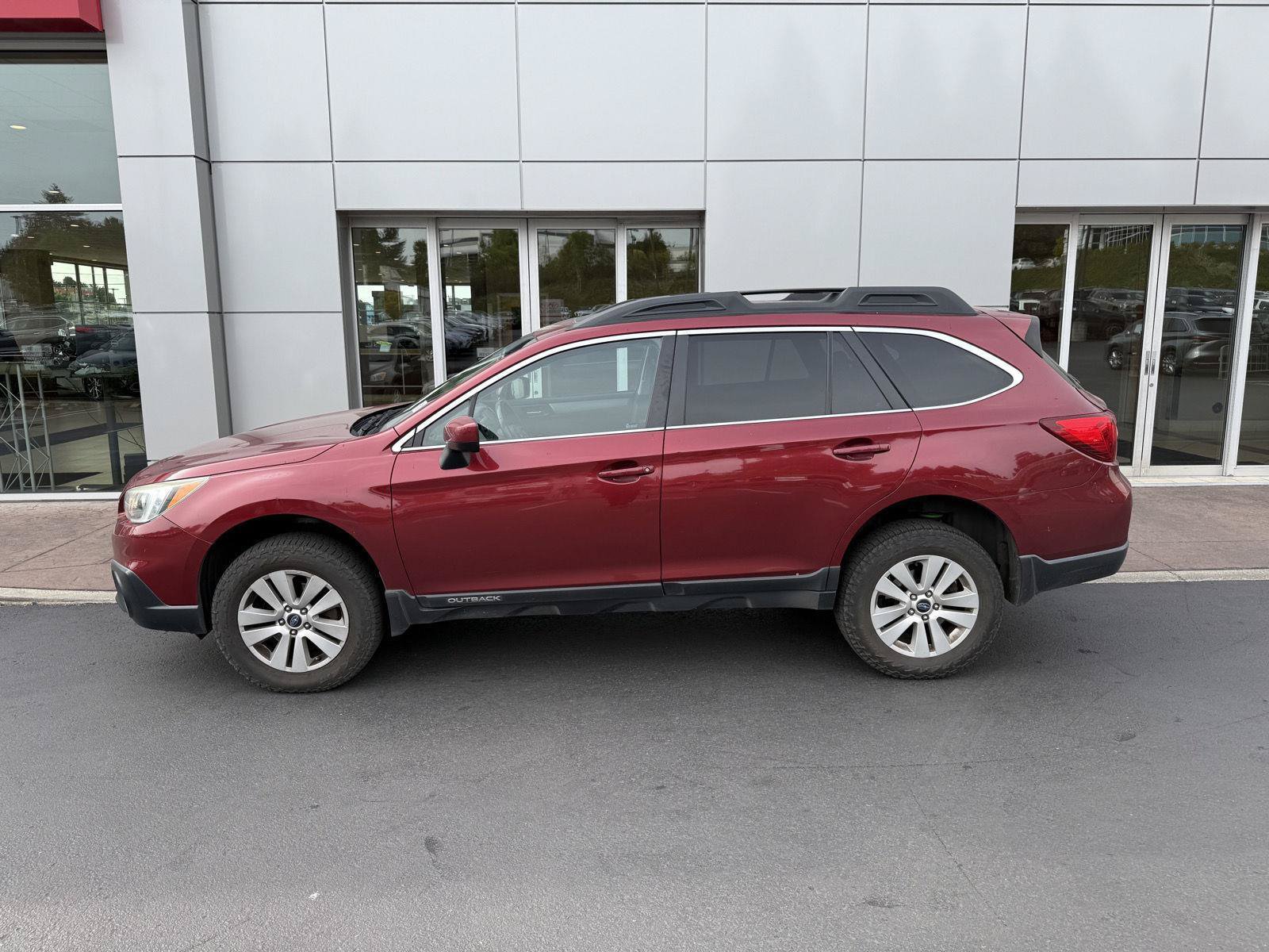 Used 2015 Subaru Outback 2.5i Premium AWD/4WD image 2