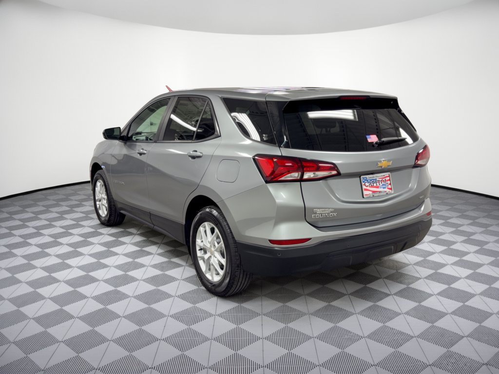Used 2023 Chevrolet Equinox LS w/ LS Convenience Package AWD/4WD image 3