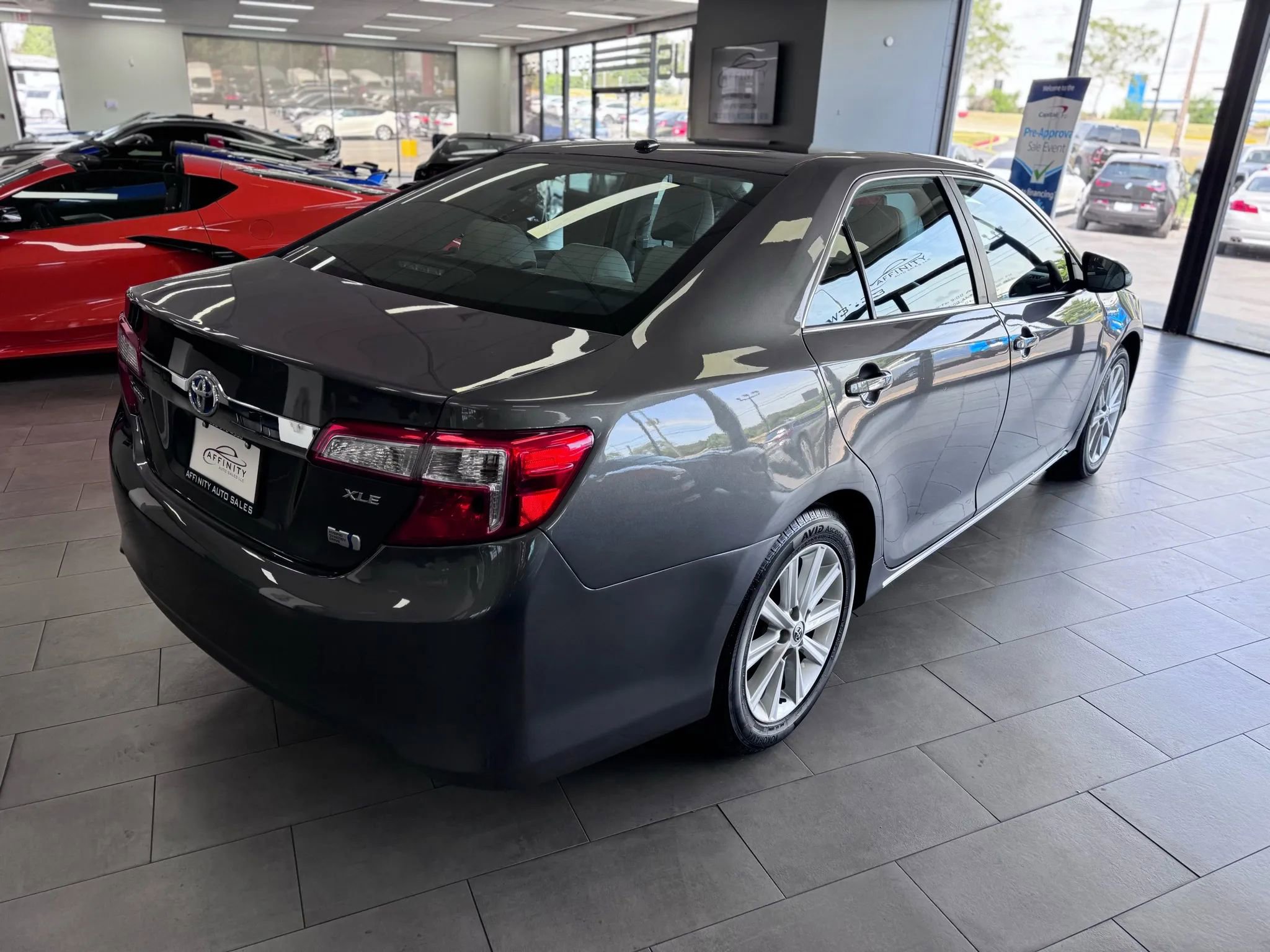 Used 2014 Toyota Camry XLE image 3