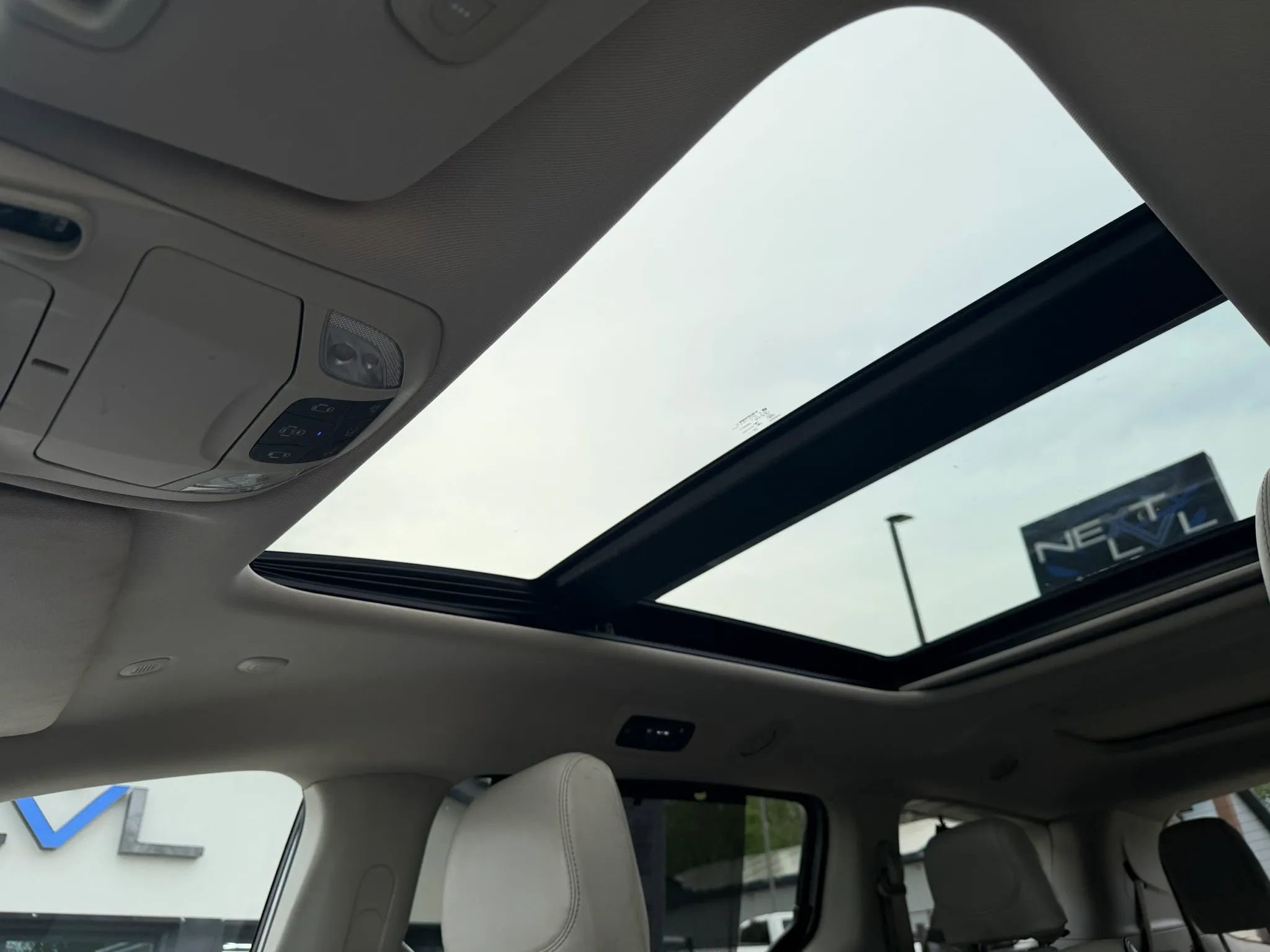 Used 2021 Chrysler Pacifica Limited image 34