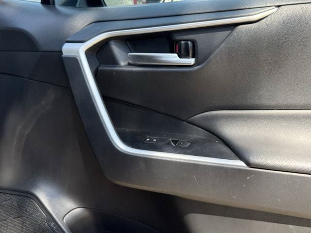 Used 2025 Toyota RAV4 XLE FWD image 28