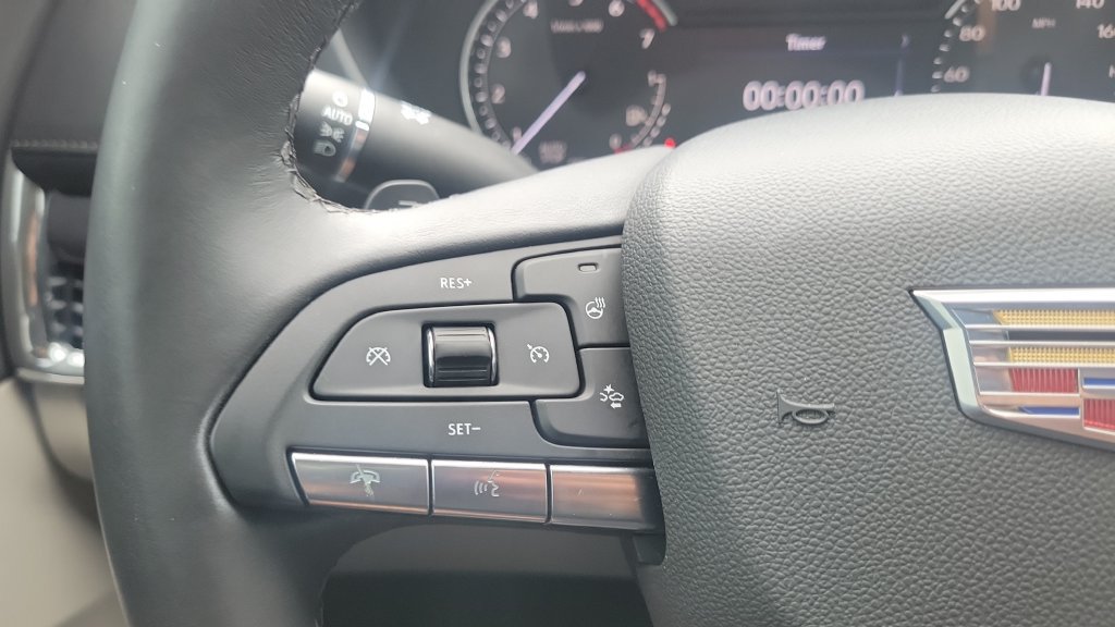Used 2023 Cadillac XT4 Luxury w/ Cold Weather Package FWD image 19