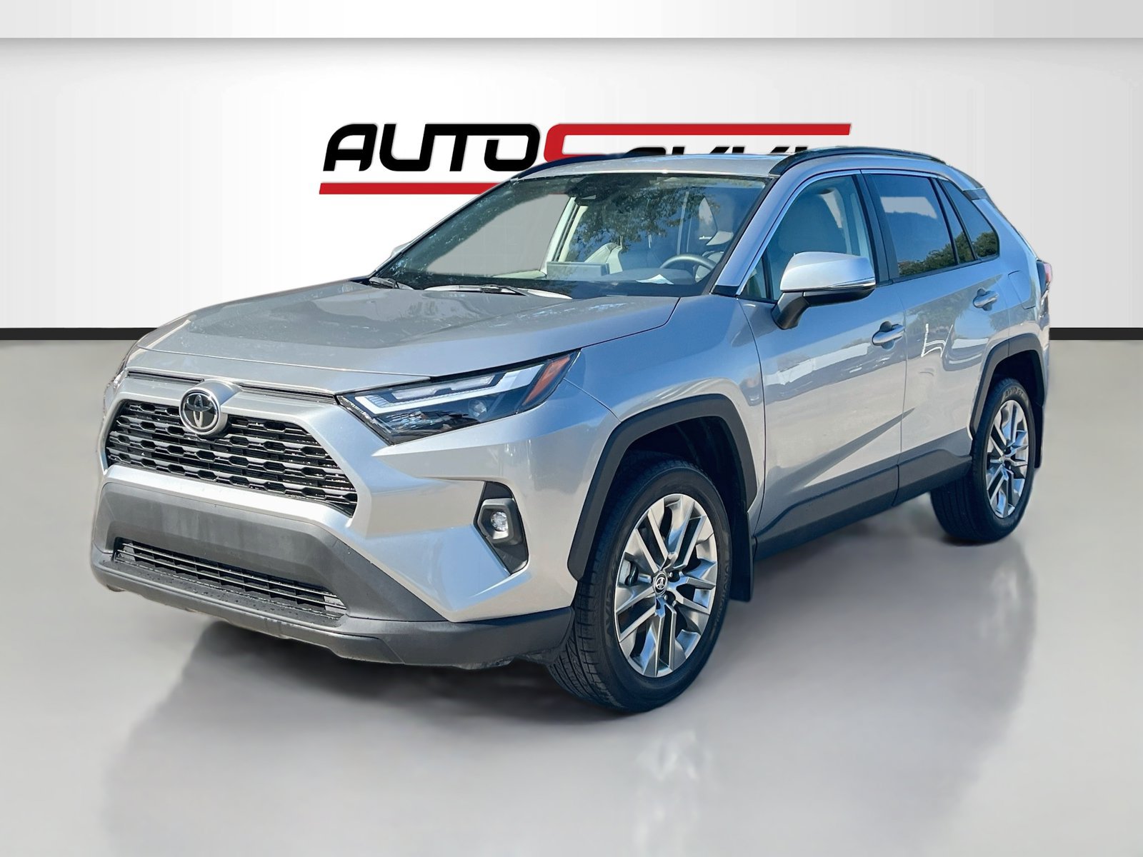 Used 2025 Toyota RAV4 XLE Premium AWD/4WD image 3