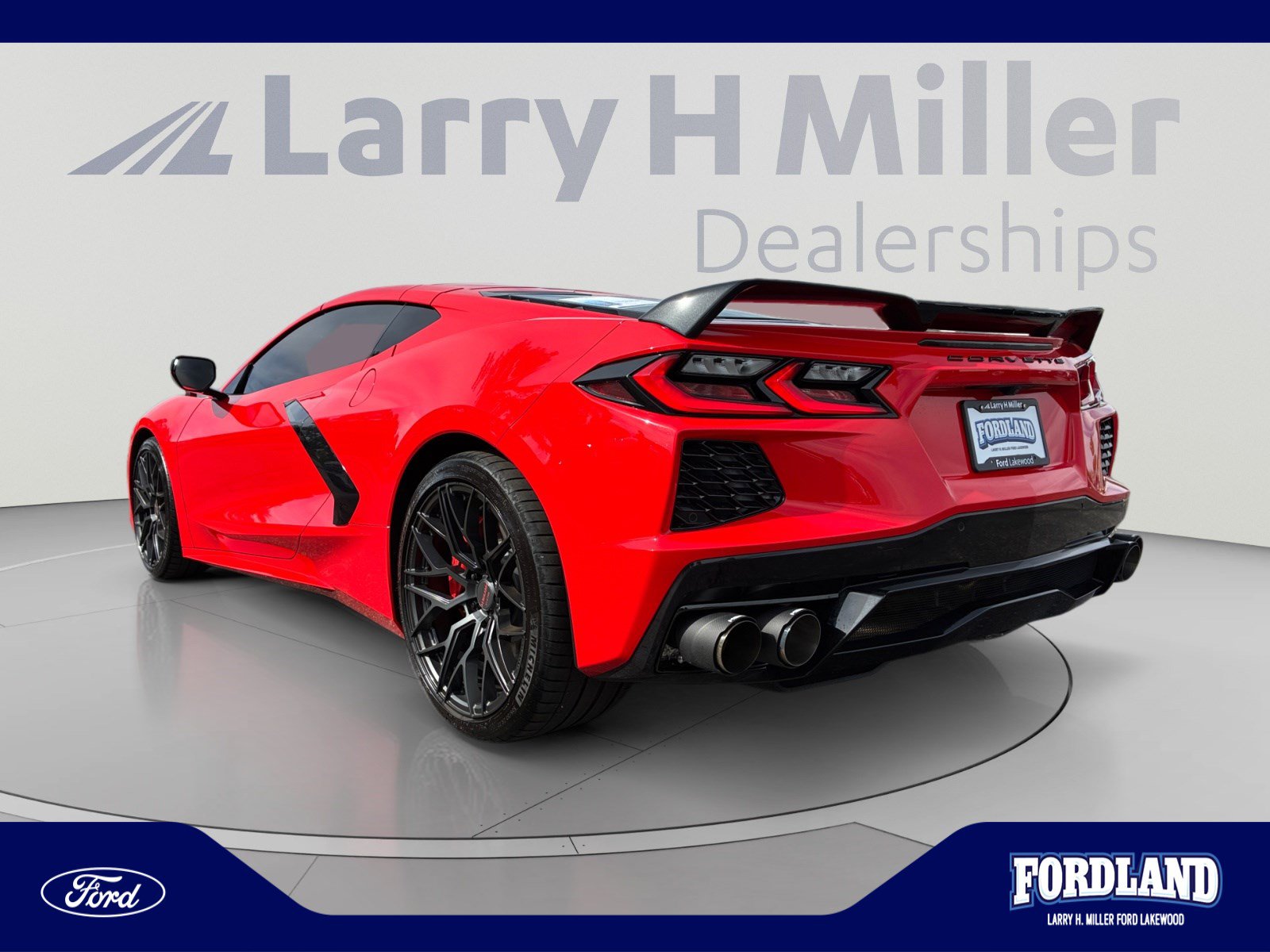 Used 2022 Chevrolet Corvette Stingray Coupe w/ Z51 Performance Package RWD image 3