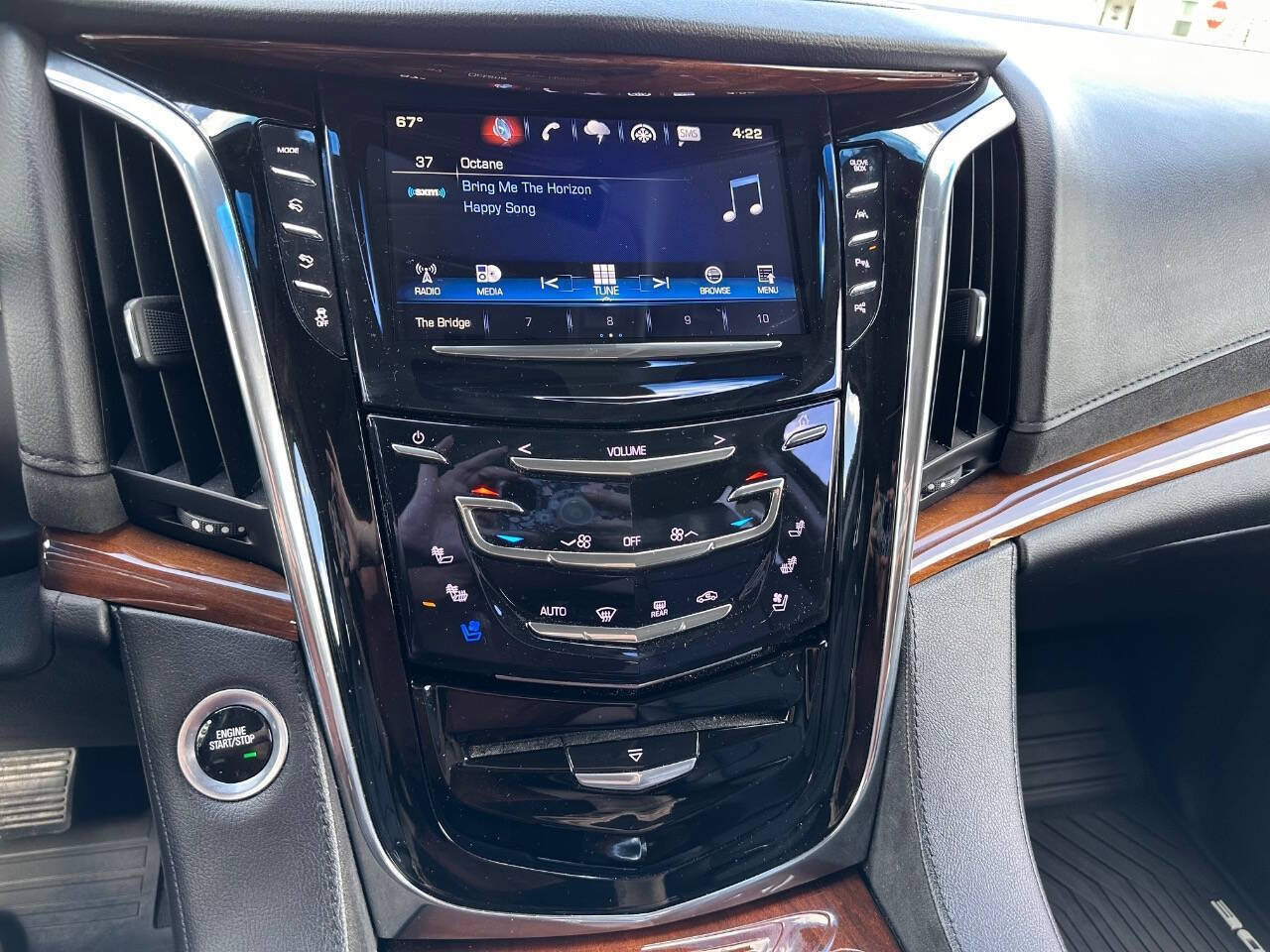 Used 2017 Cadillac Escalade Luxury AWD/4WD image 18