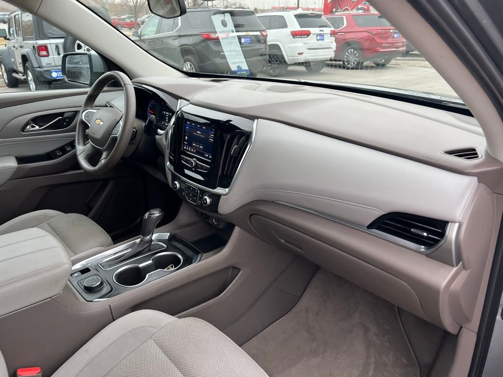 Used 2020 Chevrolet Traverse LT image 28