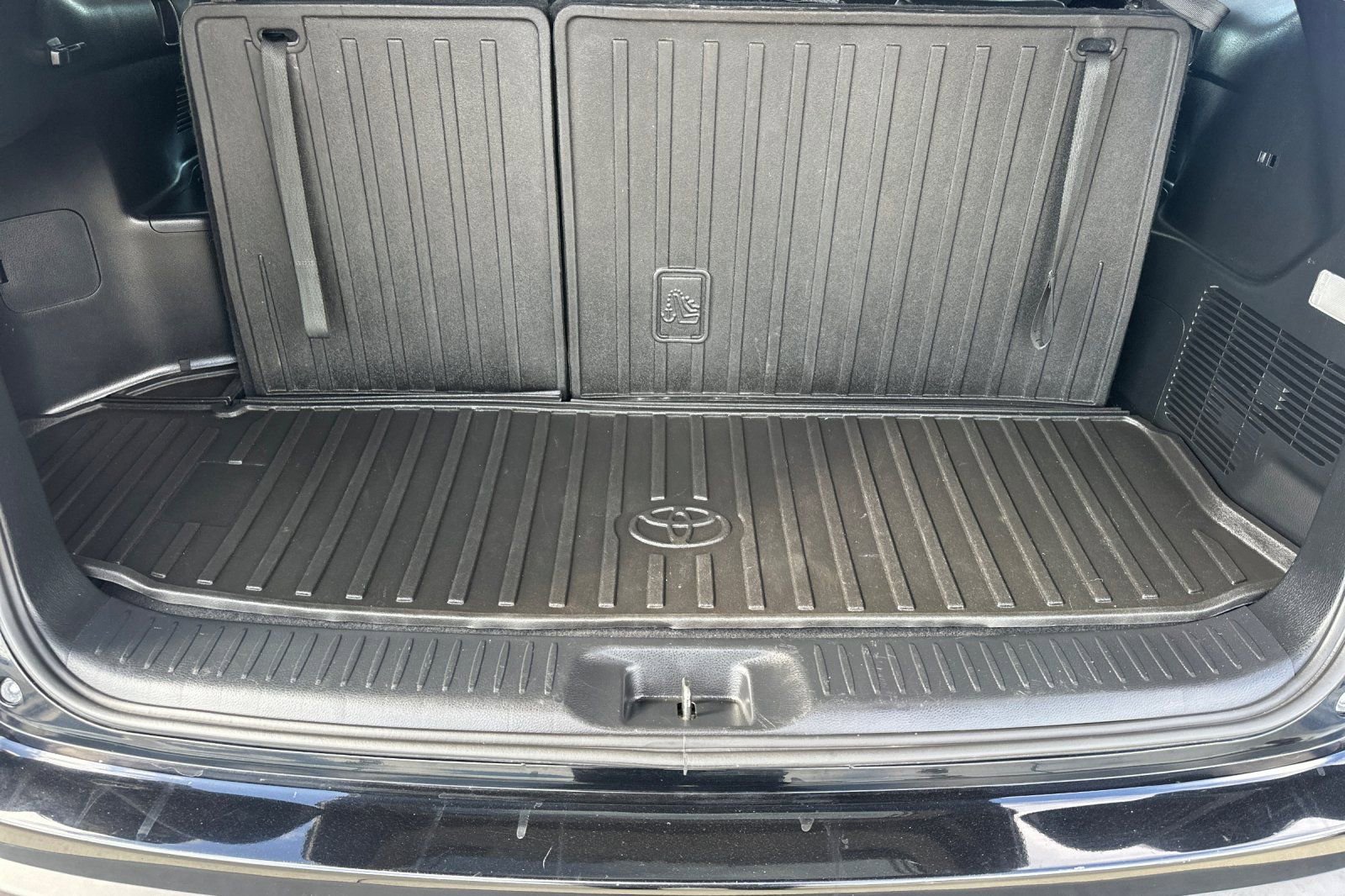 Used 2019 Toyota Highlander Plus FWD image 16