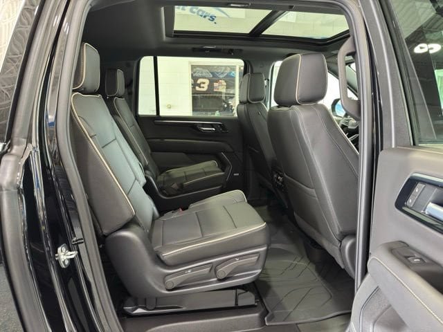 New 2026 Chevrolet Suburban Premier w/ Sun And Tow Package AWD/4WD image 16