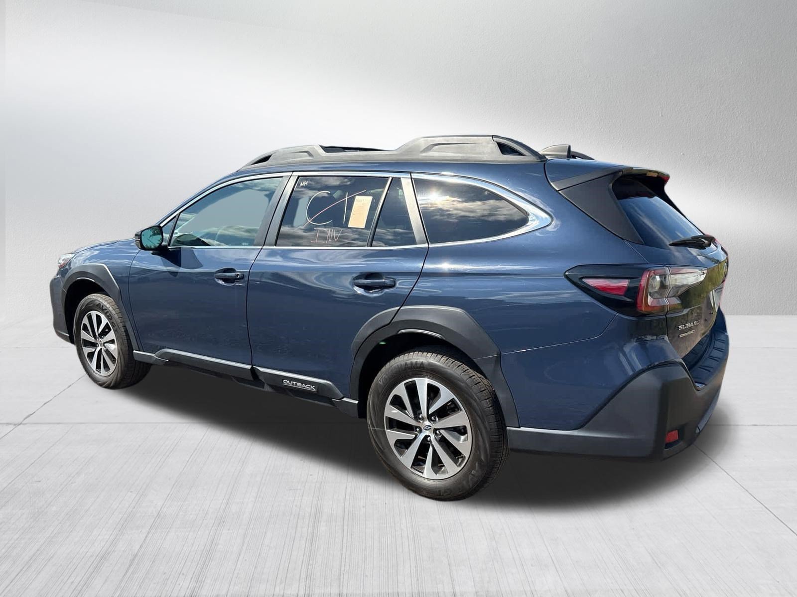 Used 2024 Subaru Outback Premium AWD/4WD image 13