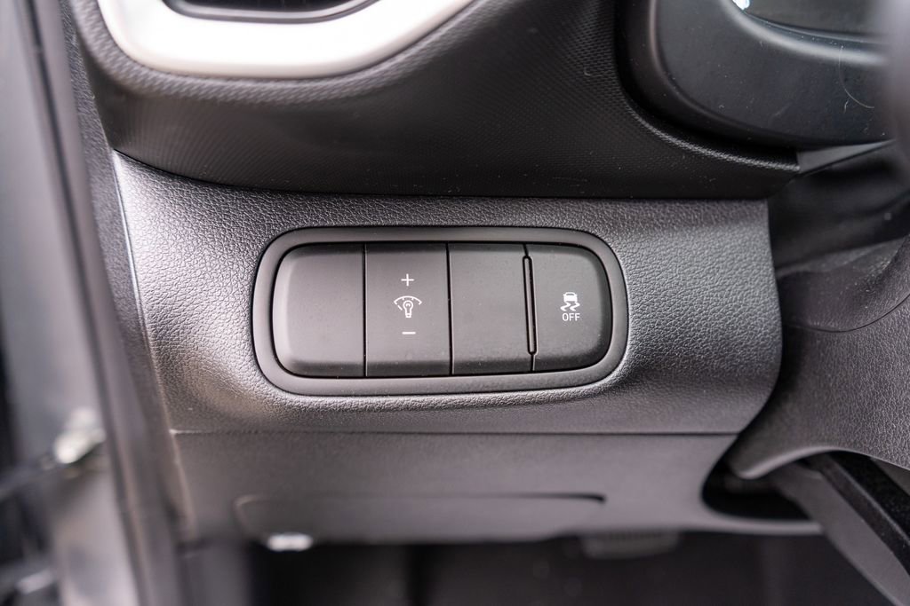 Certified 2023 Hyundai Venue SEL image 20