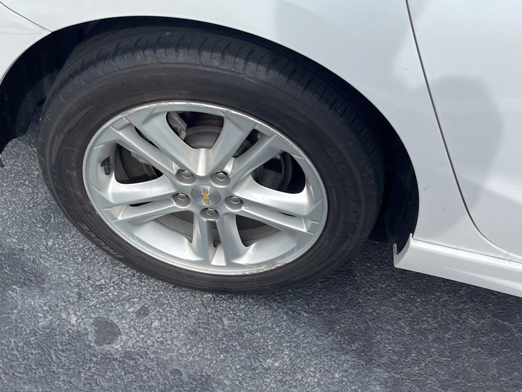 Used 2018 Chevrolet Cruze LT w/ RS Package FWD image 5