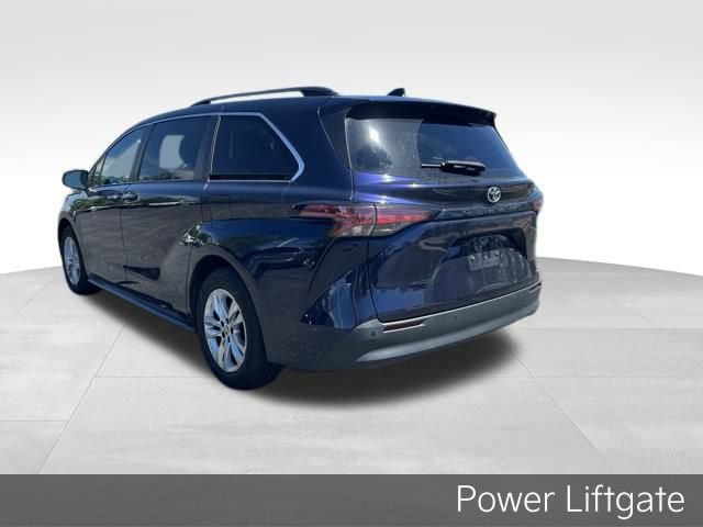 Used 2022 Toyota Sienna XLE w/ XLE Plus Package FWD image 4