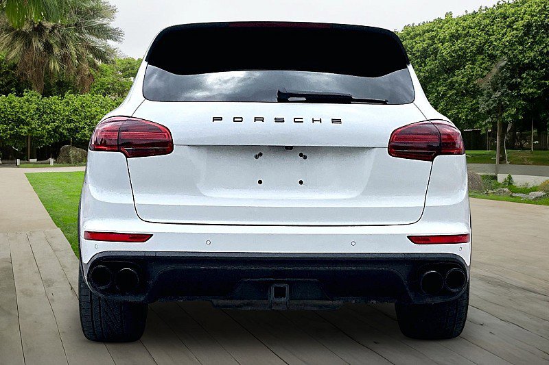 Used 2016 Porsche Cayenne Turbo S AWD/4WD image 3