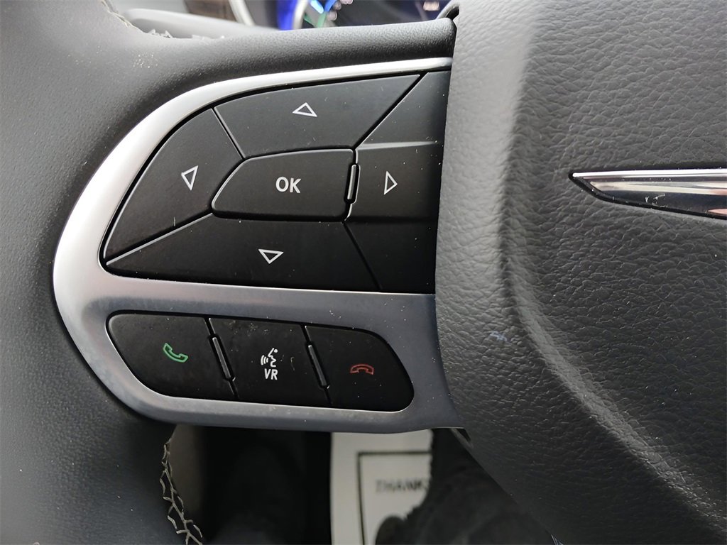 Used 2023 Chrysler Pacifica Limited image 19