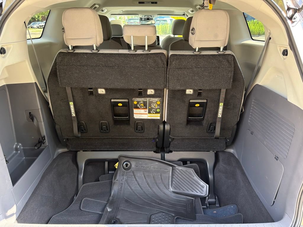 Used 2024 Toyota Sienna LE w/ LE Plus Package FWD image 31