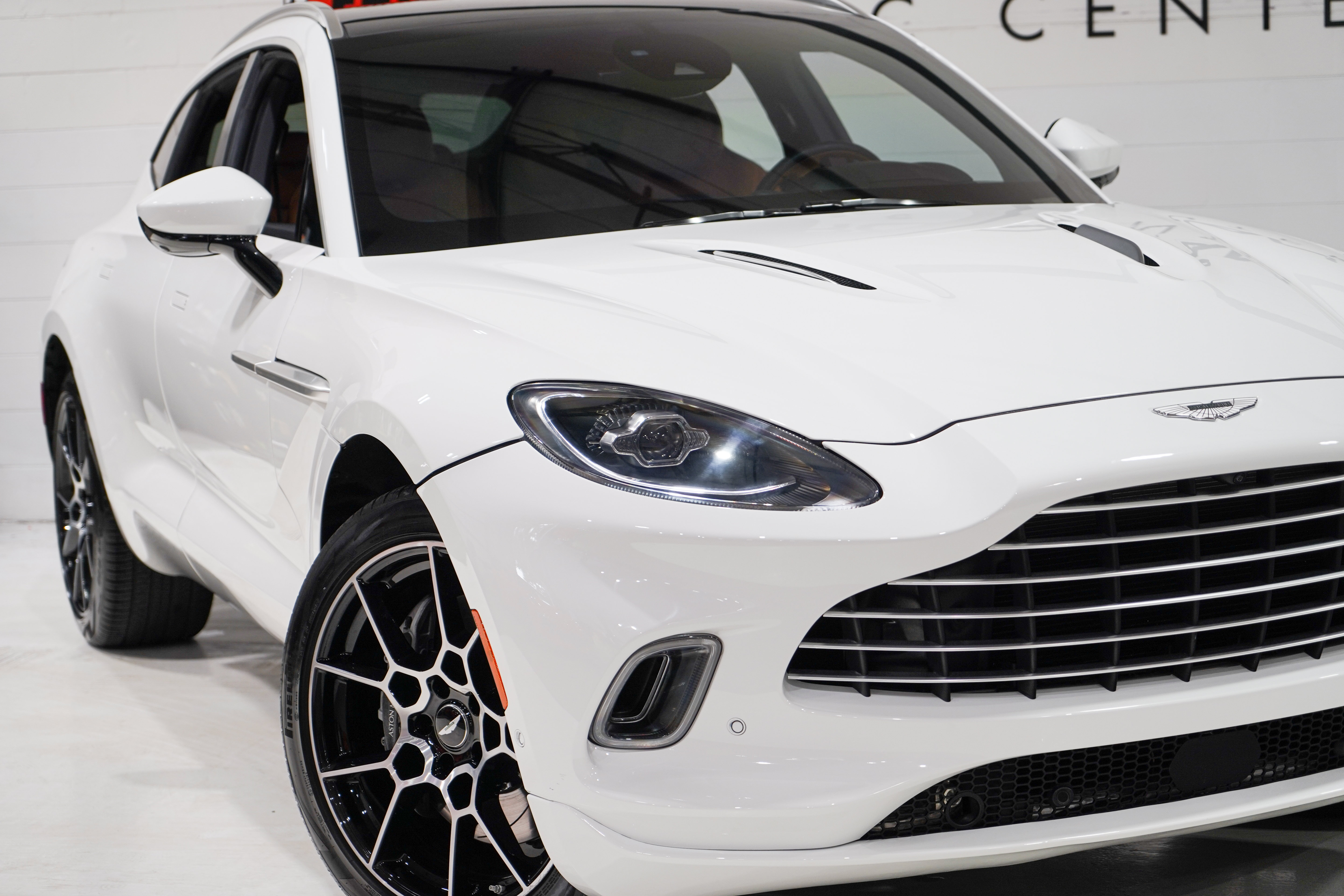 Used 2022 Aston Martin DBX AWD/4WD image 27