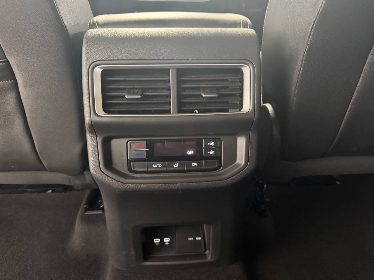 Used 2024 Volkswagen Atlas SE AWD/4WD image 21