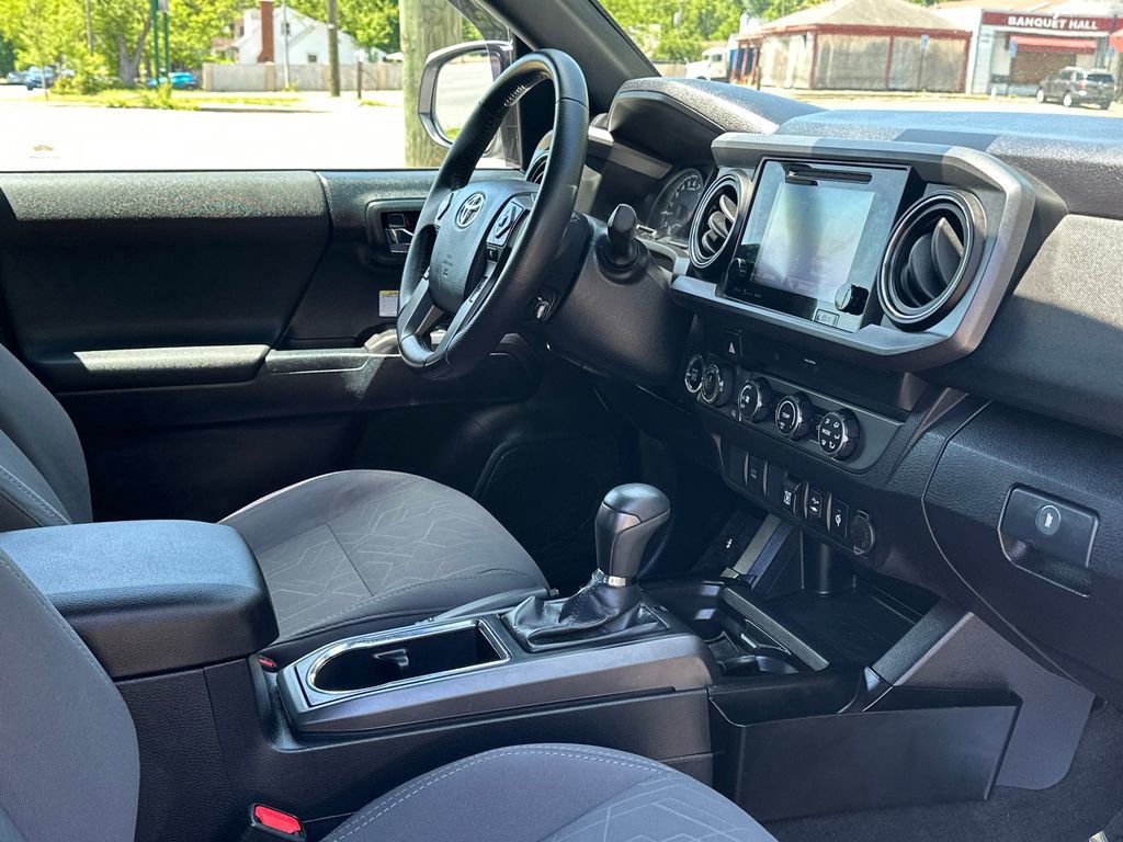 Used 2019 Toyota Tacoma TRD Off-Road AWD/4WD image 9