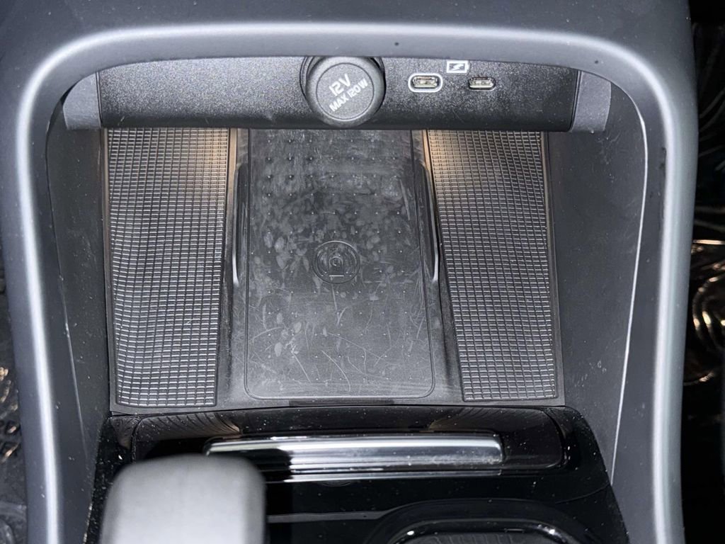 Used 2023 Volvo XC40 B5 Plus w/ Climate Package image 24