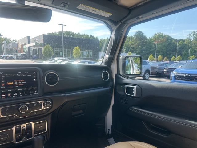 Used 2018 Jeep Wrangler Unlimited Sahara w/ Dual Top Group AWD/4WD image 15