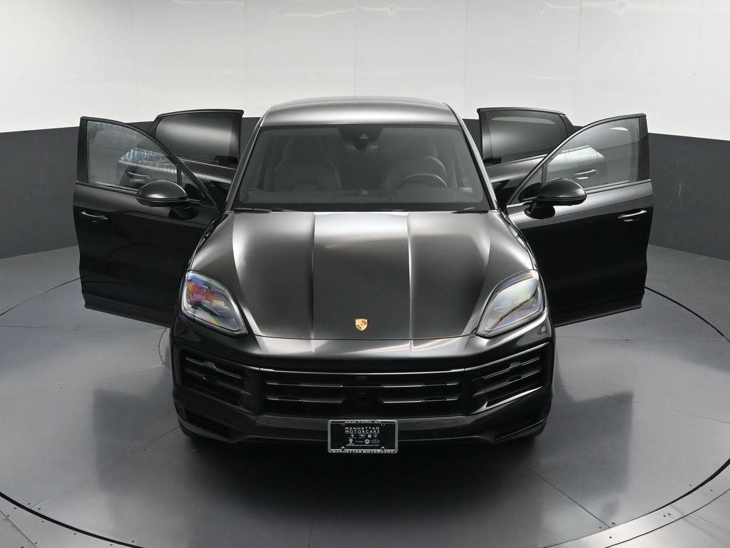 Certified 2025 Porsche Cayenne E-Hybrid Coupe AWD/4WD image 33