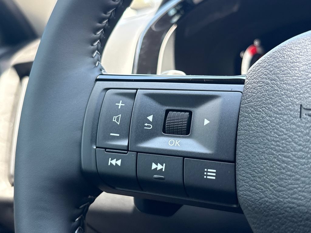 New 2026 Nissan Pathfinder Platinum w/ Accent Package FWD image 11