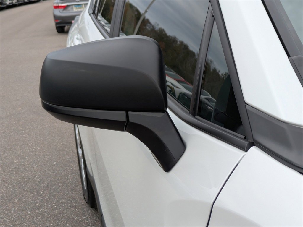 Used 2025 Toyota Corolla Cross L image 11