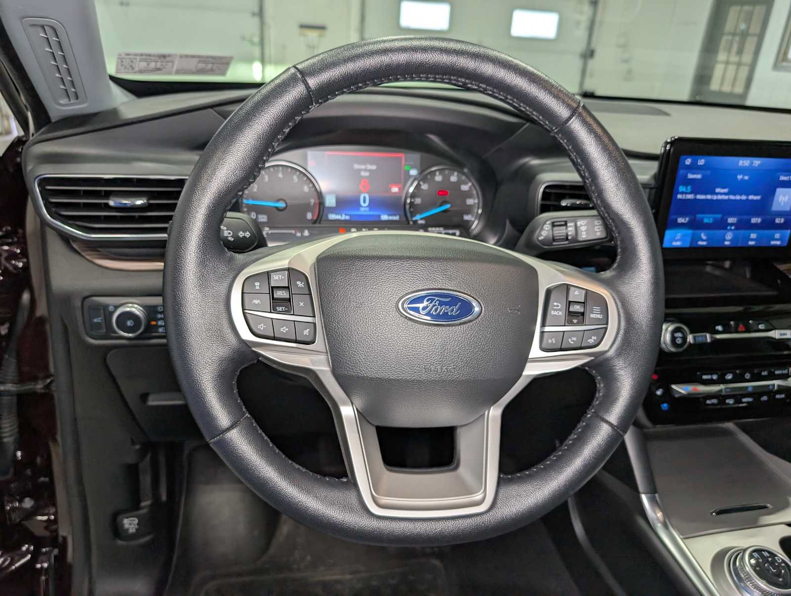 Used 2022 Ford Explorer Limited w/ Equipment Group 301A AWD/4WD image 32