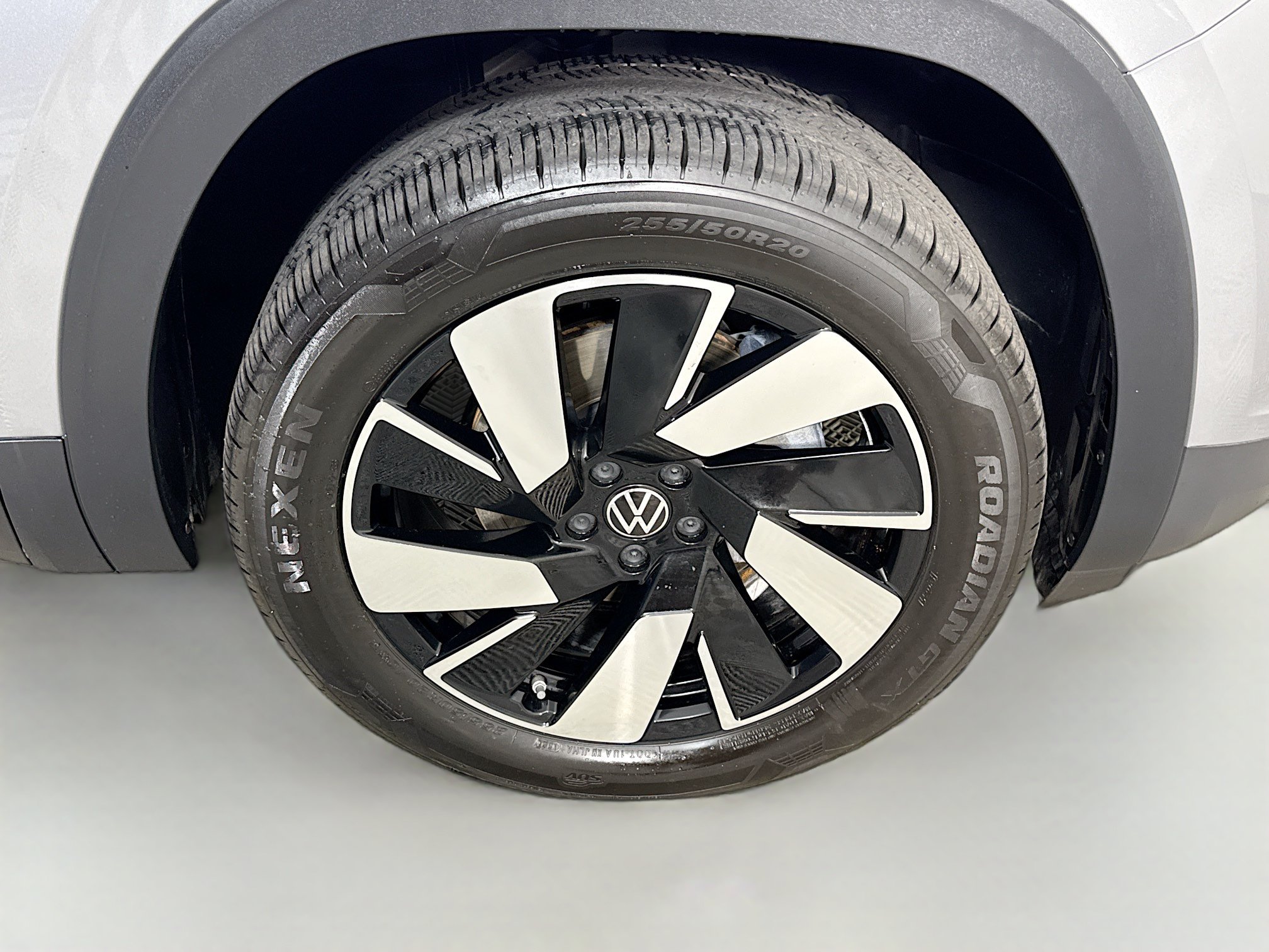 Used 2026 Volkswagen Atlas Cross Sport SE AWD/4WD image 32