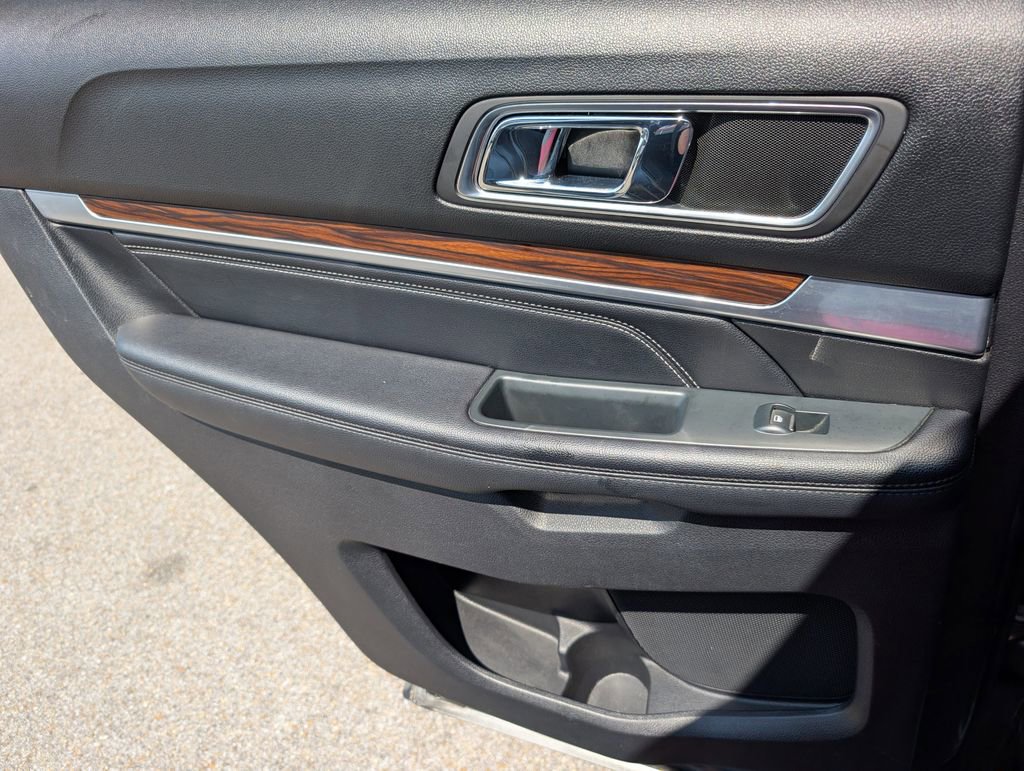 Used 2018 Ford Explorer Limited FWD image 29