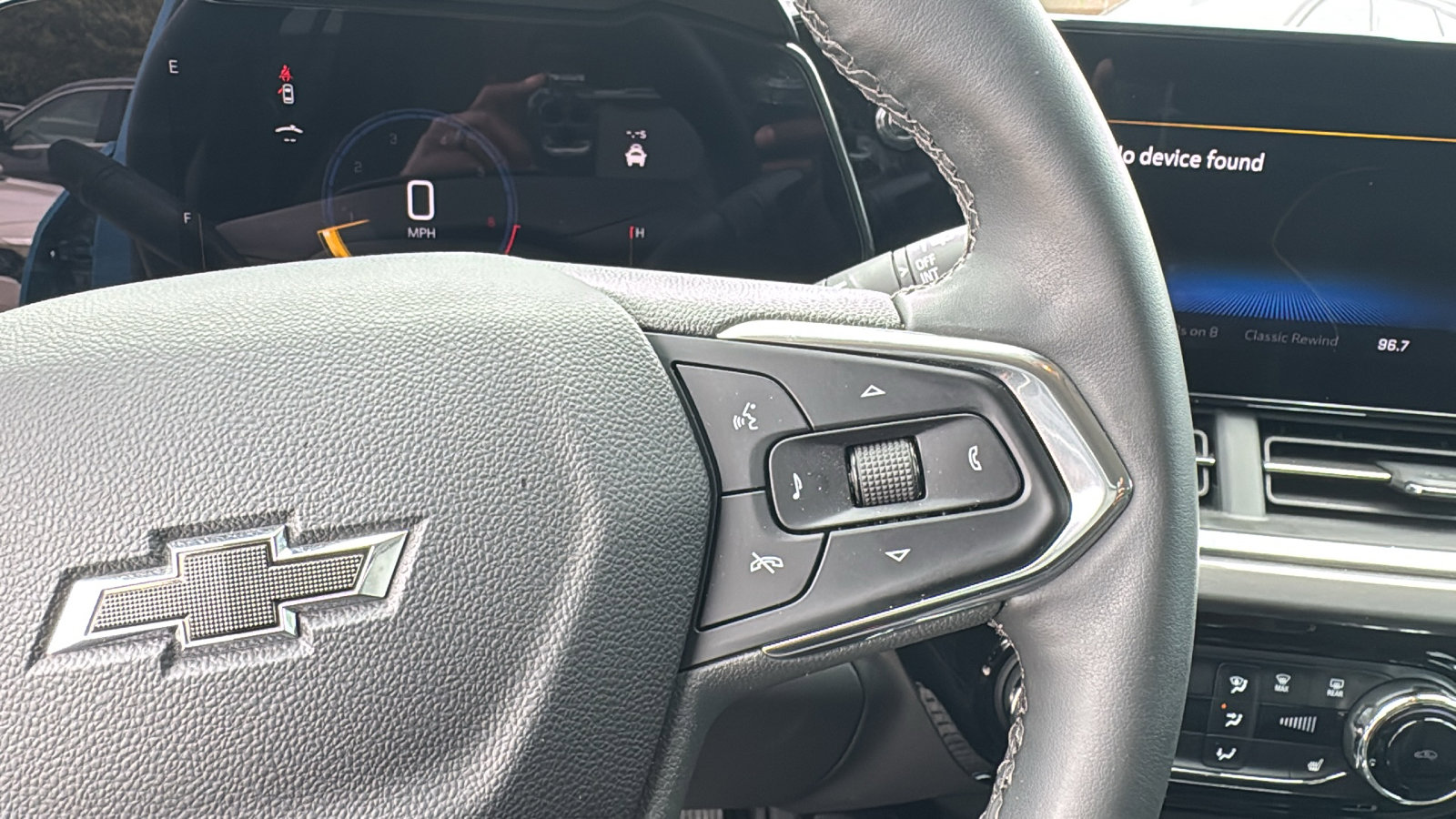 Used 2025 Chevrolet Trax ACTIV w/ Driver Confidence Package FWD image 23