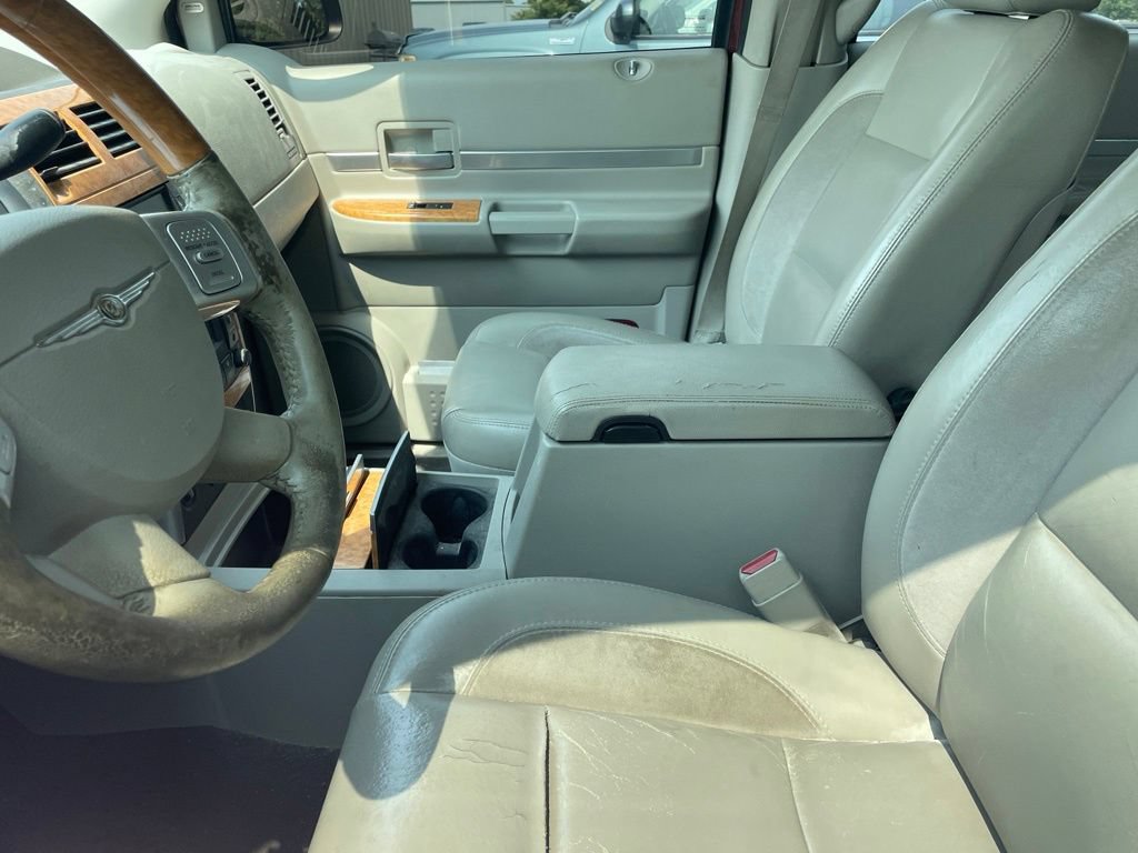 Used 2008 Chrysler Aspen Limited RWD image 2