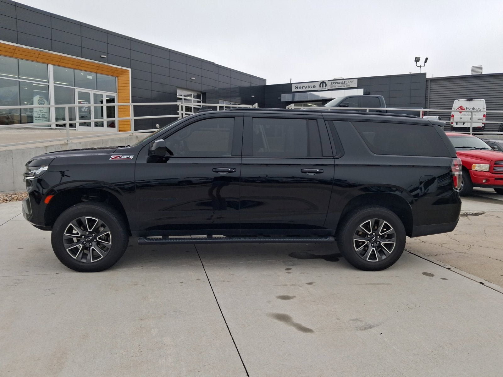 Used 2021 Chevrolet Suburban Z71 w/ Rear Media and Nav Package AWD/4WD image 2