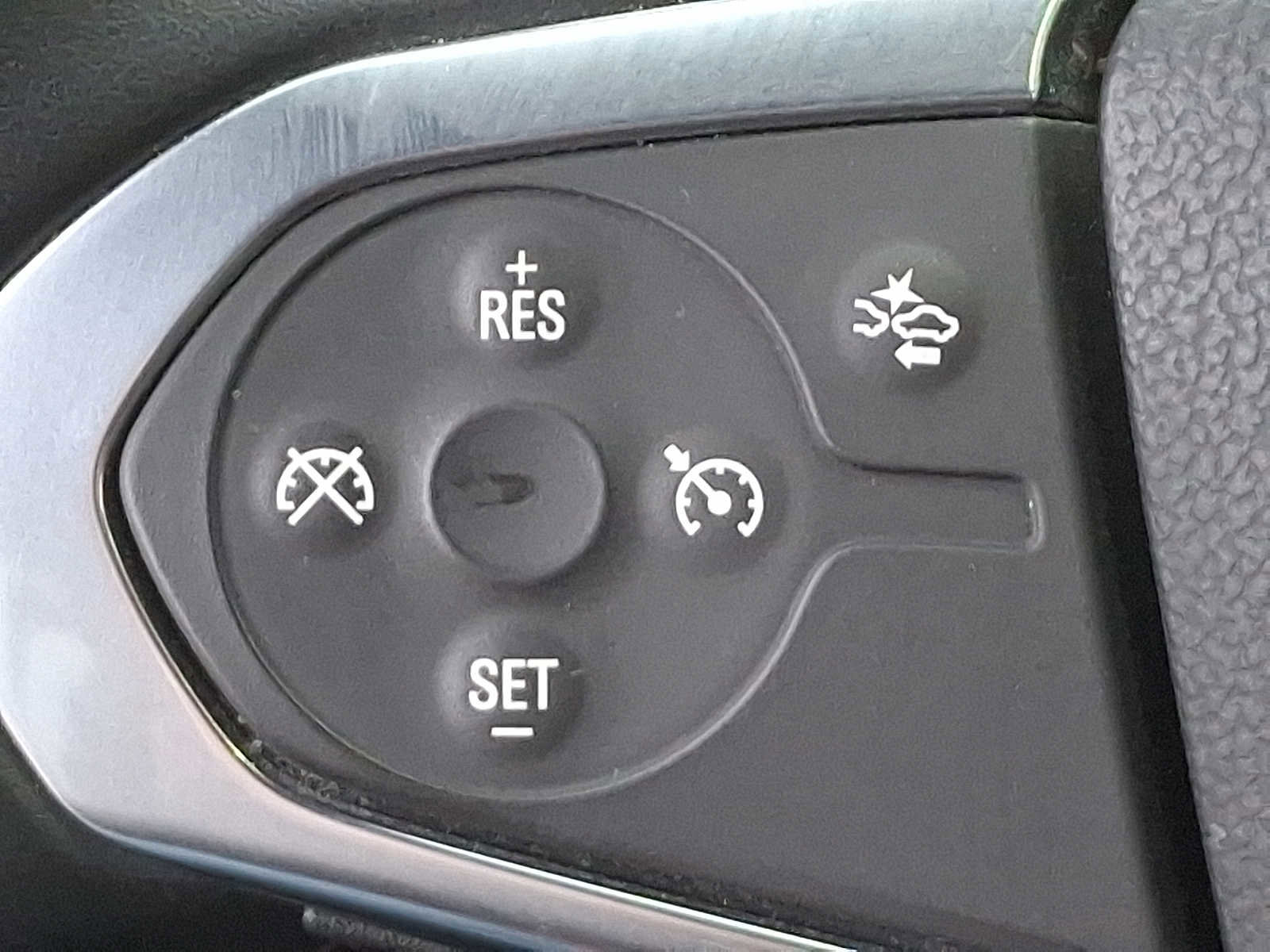 Used 2023 Chevrolet Traverse LT image 21