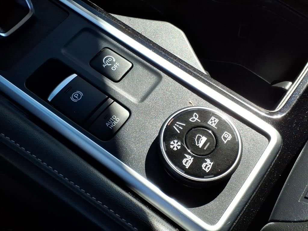 Used 2025 Nissan Pathfinder SL image 17