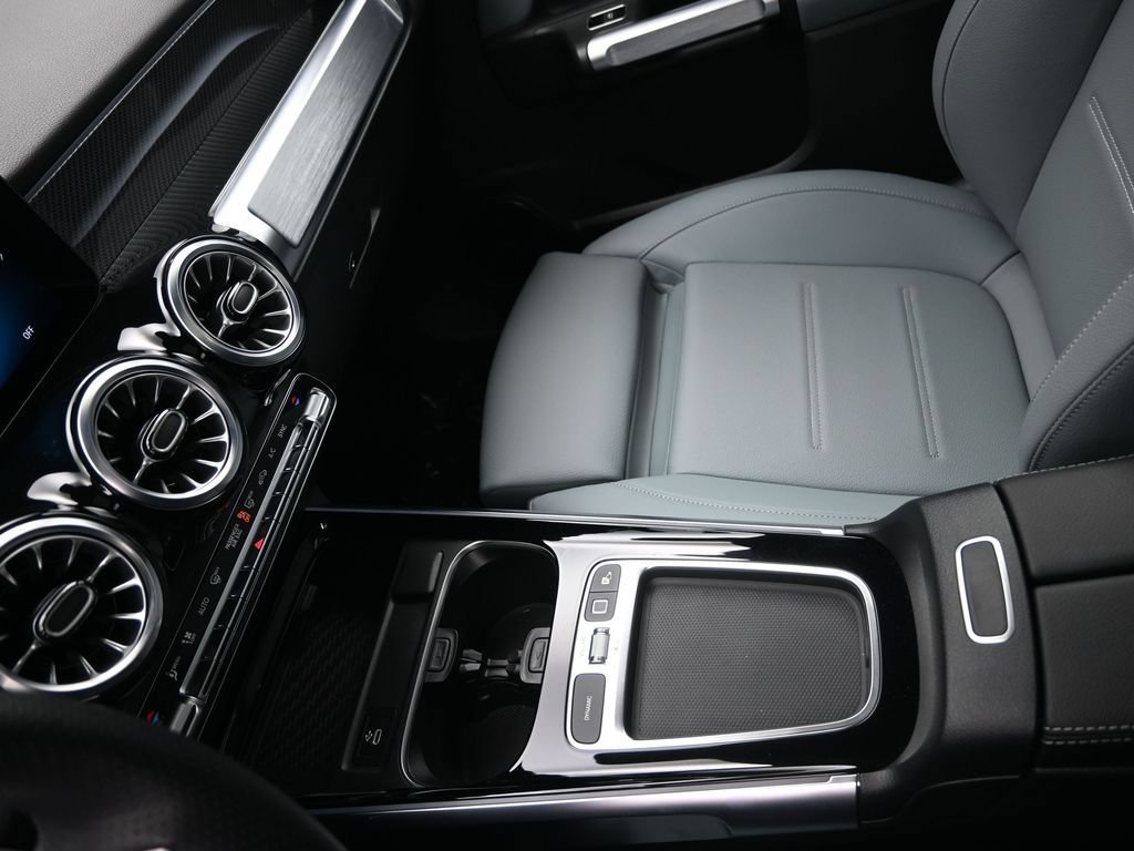 Used 2025 Mercedes-Benz GLB 35 AMG 4MATIC image 19
