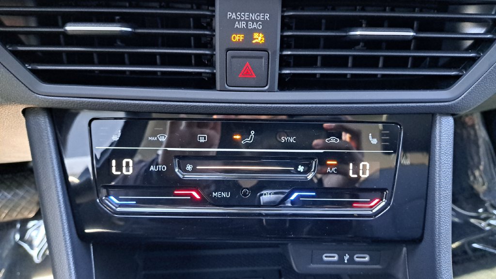 New 2026 Volkswagen Jetta SE FWD image 21