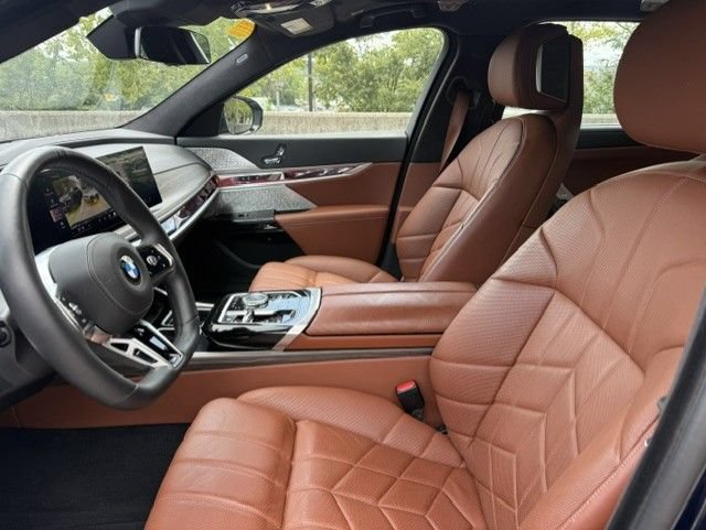 Used 2024 BMW 760i xDrive w/ Executive Package AWD/4WD image 3