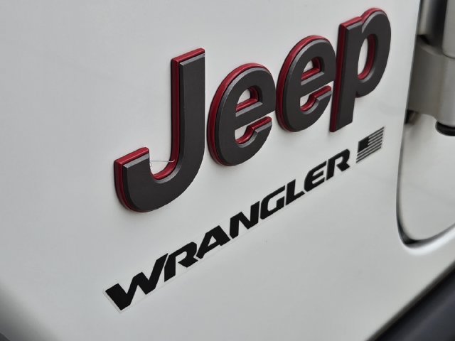 Certified 2025 Jeep Wrangler Unlimited Rubicon w/ Convenience Group AWD/4WD image 12