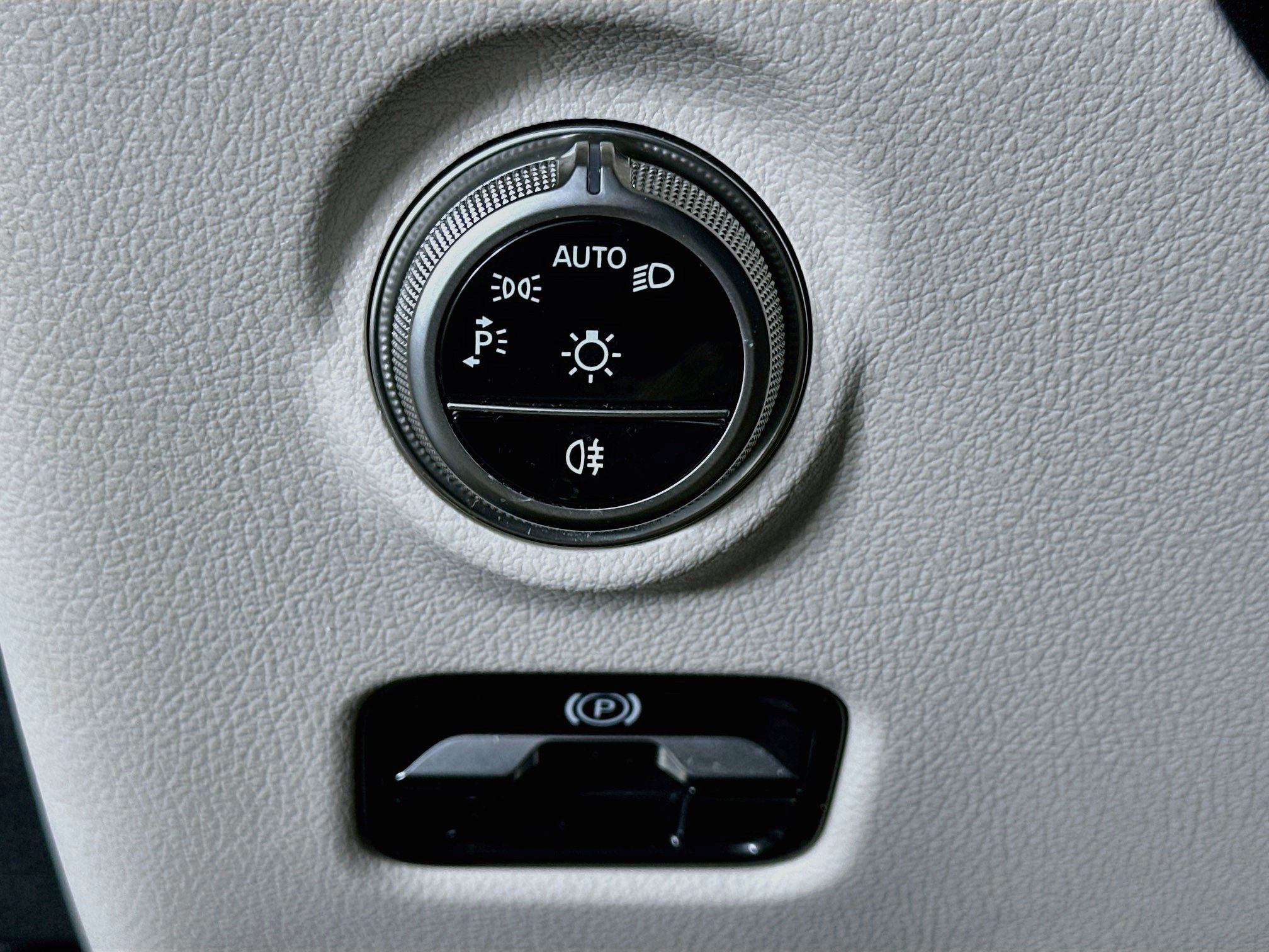 Used 2025 Mercedes-Benz C 300 Sedan image 17