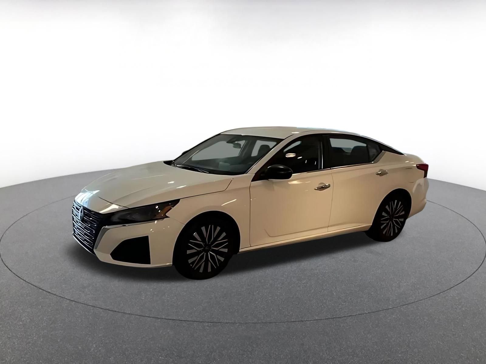Used 2025 Nissan Altima 2.5 SV FWD image 7