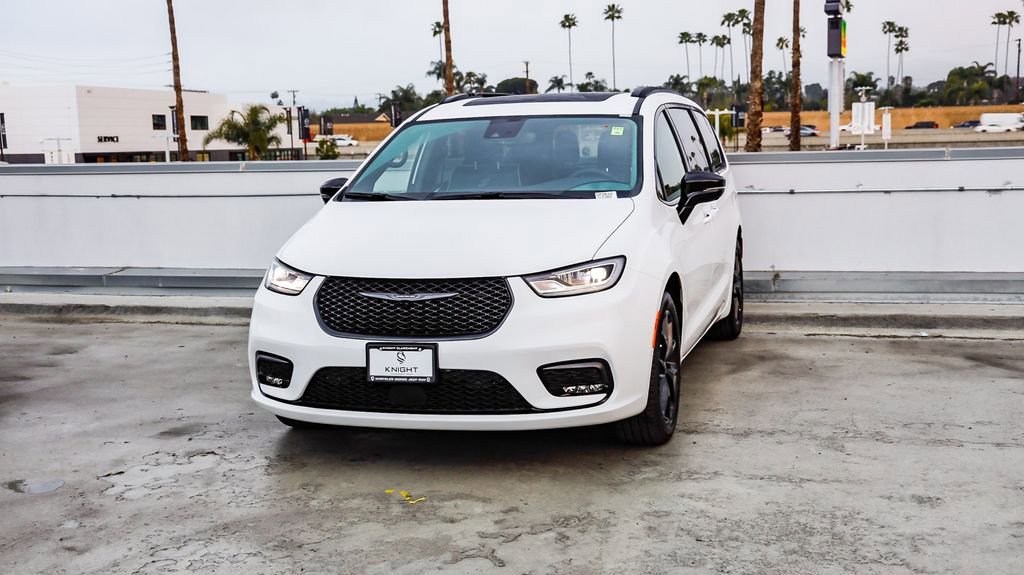 New 2026 Chrysler Pacifica Limited w/ S Appearance Package FWD image 4
