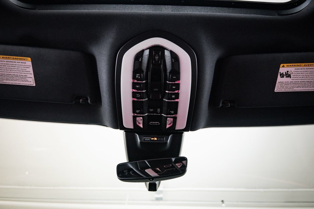 Certified 2023 Porsche Macan Turbo AWD/4WD image 20