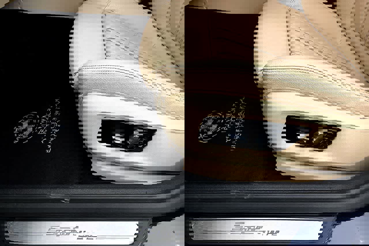 Used 2020 BMW 540i xDrive w/ Premium Package image 10