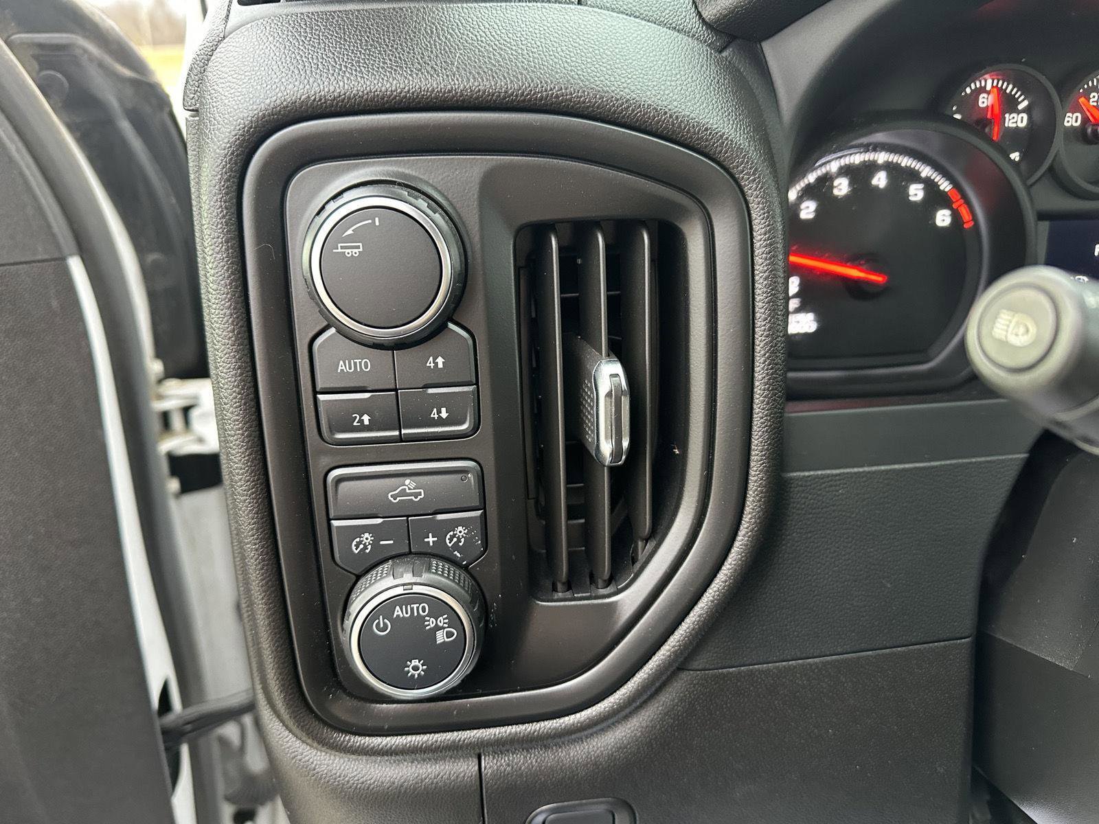 Used 2024 Chevrolet Silverado 1500 W/T w/ Z71 Off-Road Package AWD/4WD image 22