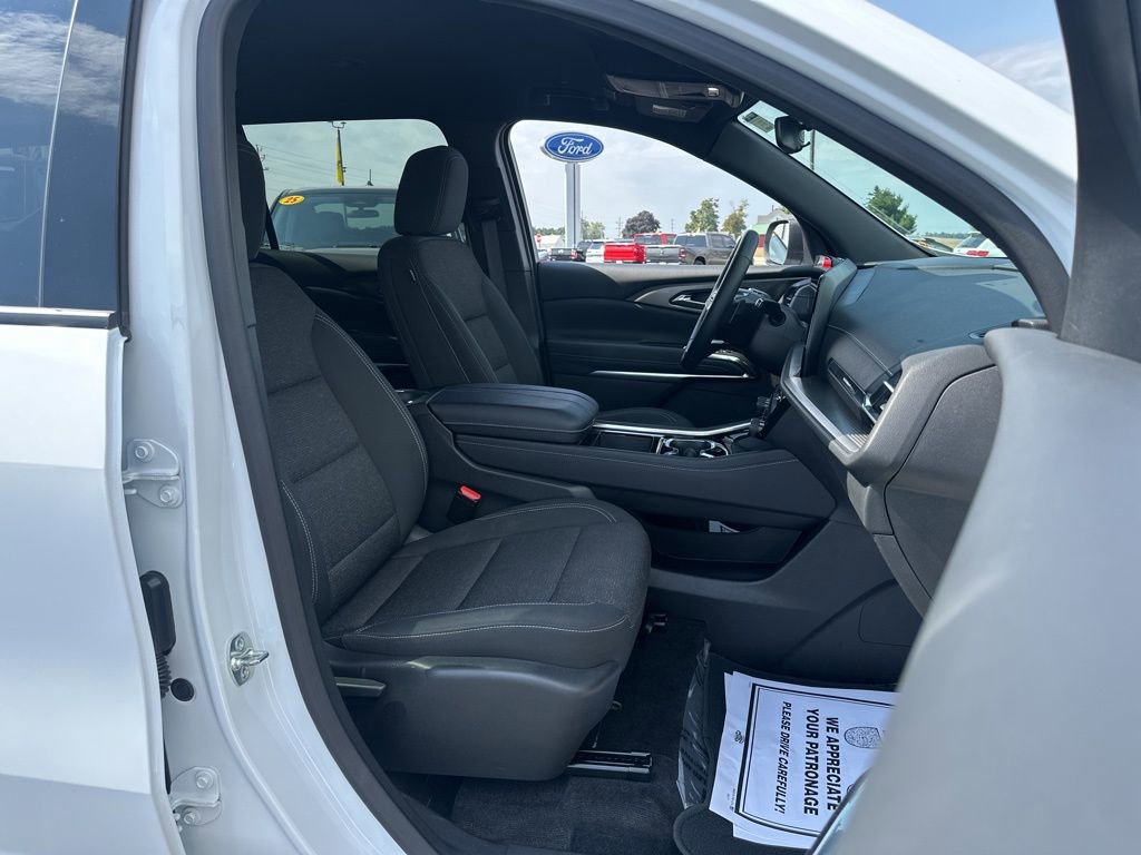 Used 2025 Chevrolet Traverse LT w/ Midnight/Sport Edition image 26