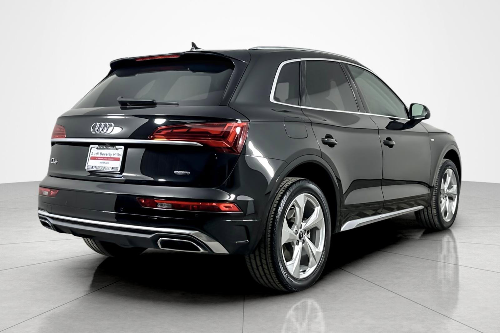 Used 2023 Audi Q5 2.0T Premium Plus w/ Premium Plus Package AWD/4WD image 5