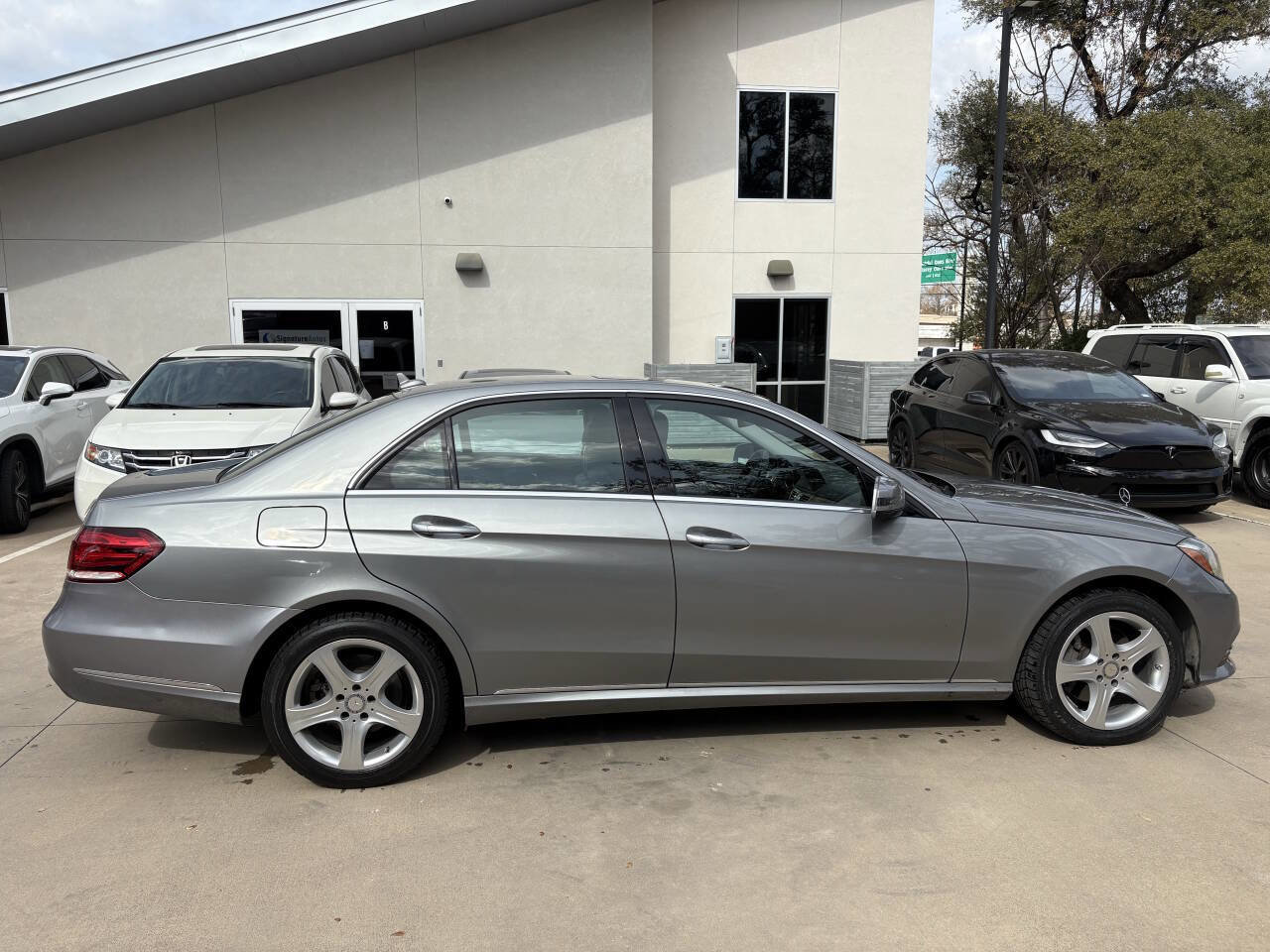 Used 2014 Mercedes-Benz E 250 BlueTEC Sedan image 3