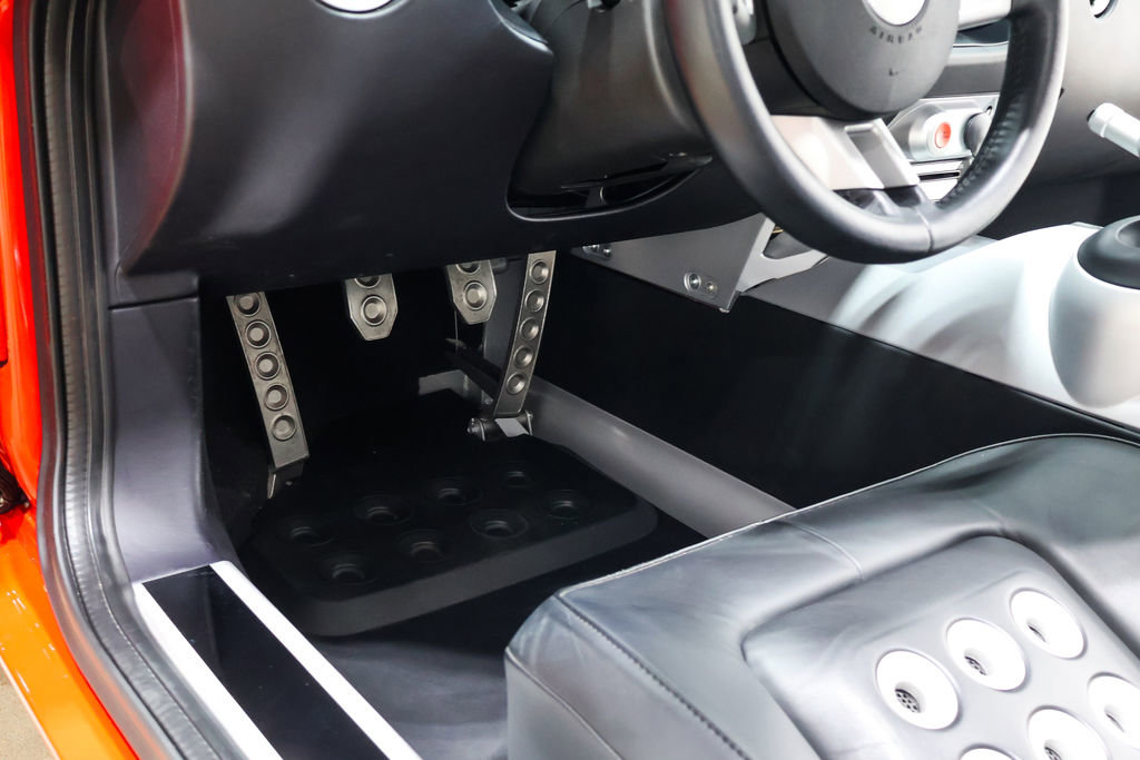 Used 2006 Ford GT RWD image 36
