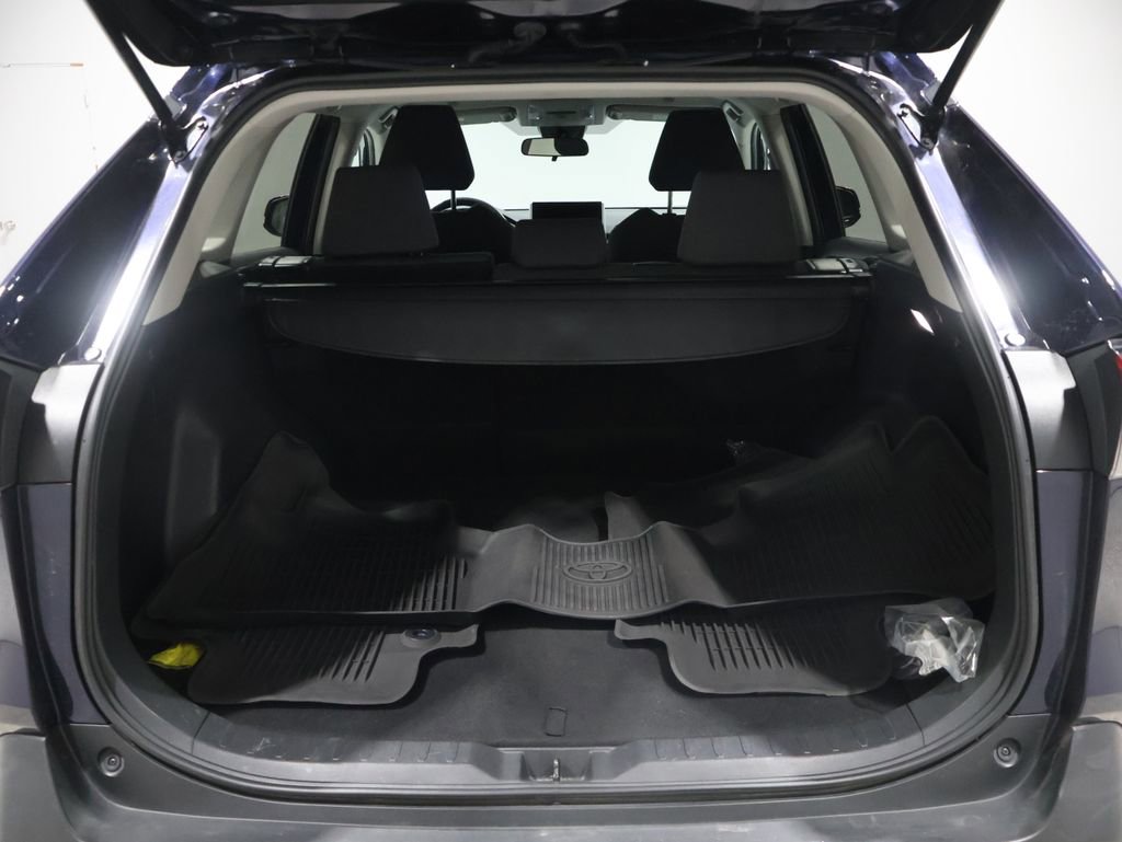 Used 2023 Toyota RAV4 XLE image 4